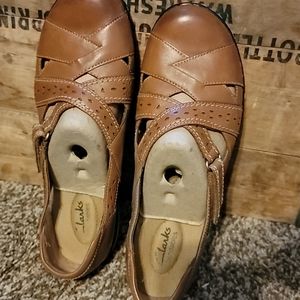 New inbox size 9 and a 1/2 wide women's Clark